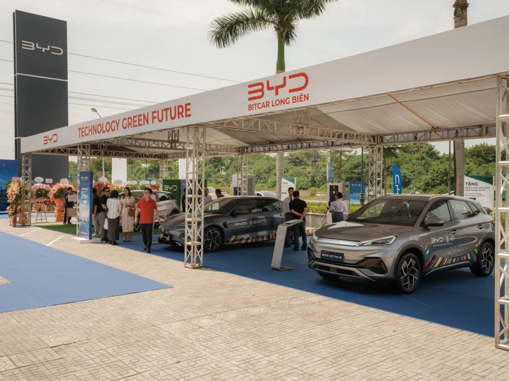 BYD 베트남, 베트남 하노이 Long Biên 지역에 위치한 BYD 전시장 모습.
