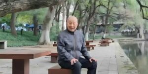 아시아 증시, Ngô Truyền Trung 부교수는 주식 투자를 치매 예방 수단으로 삼고 있습니다. / 사진: Baidu