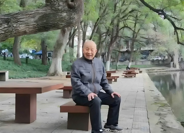 아시아 증시, Ngô Truyền Trung 부교수는 주식 투자를 치매 예방 수단으로 삼고 있습니다. / 사진: Baidu