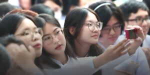 2025년 베트남 대학 합격선 발표에 쏠린 뜨거운 시선